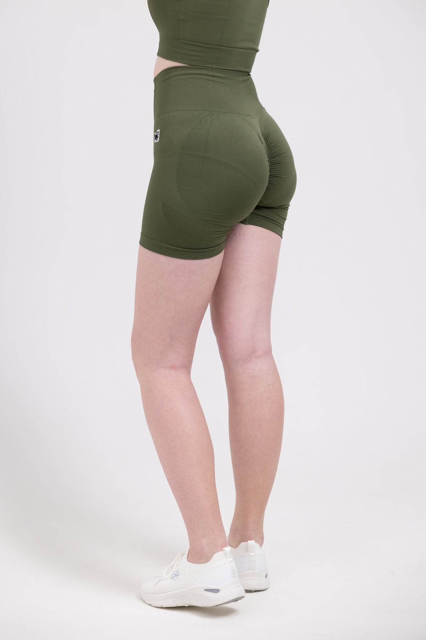 Stay Cool, Stay Supported: The Perfect Blend of Breathability and Fit - YAKWARY®