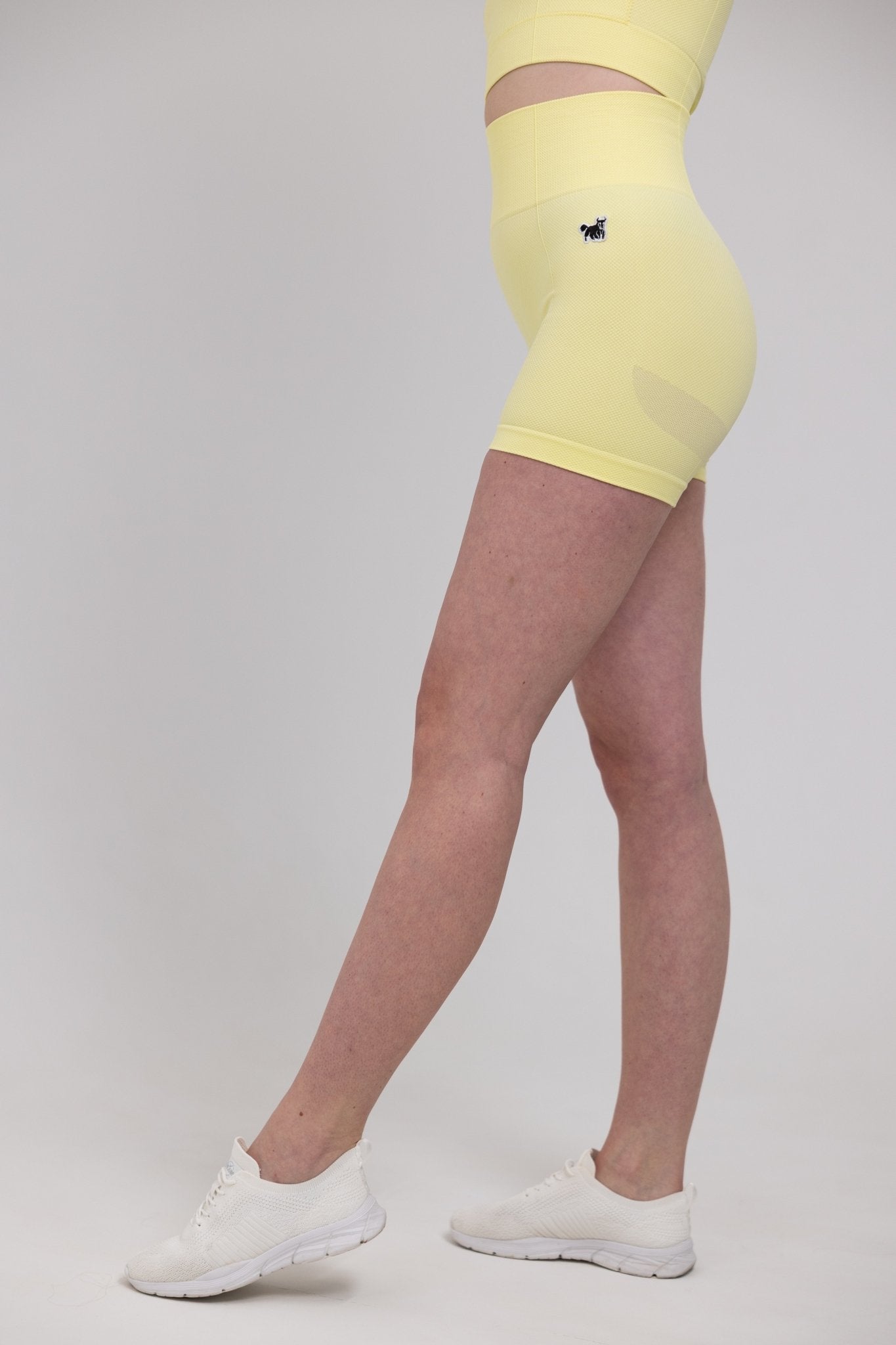 Strong, Seamless, Stunning – Honeycomb Alps Classic Shorts - YAKWARY®