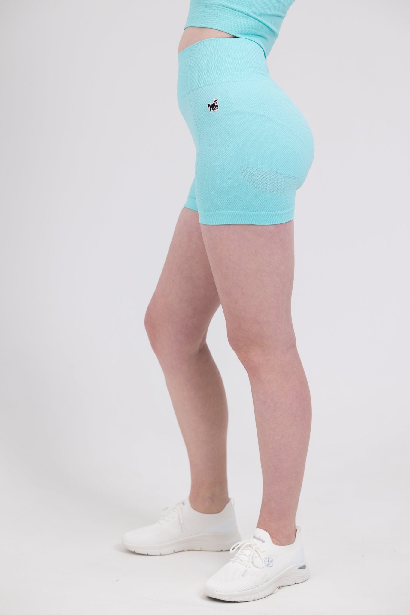 Your New Gym Essential: Seamless Honeycomb Alps Shorts - YAKWARY®